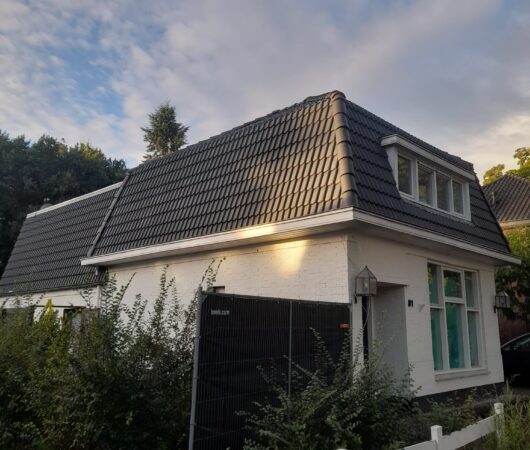 Nieuw pannendak plaatsen op woonhuis Toprenovatie project 8734
