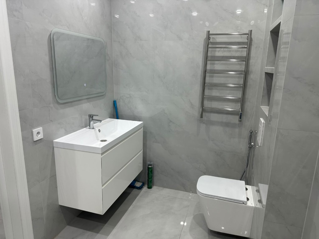 Neatly finished Basic package bathroom